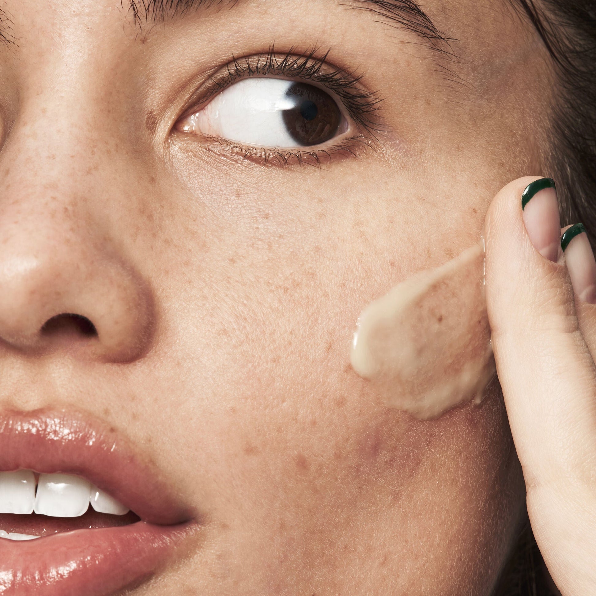 blemish-breakthrough-acne-calming-water-cream-e5 021522_Isabella_Acne_After_0462_FINAL_IGF_9e5f70b6-f47c-4bf3-9a7f-a9f223867f61.jpg