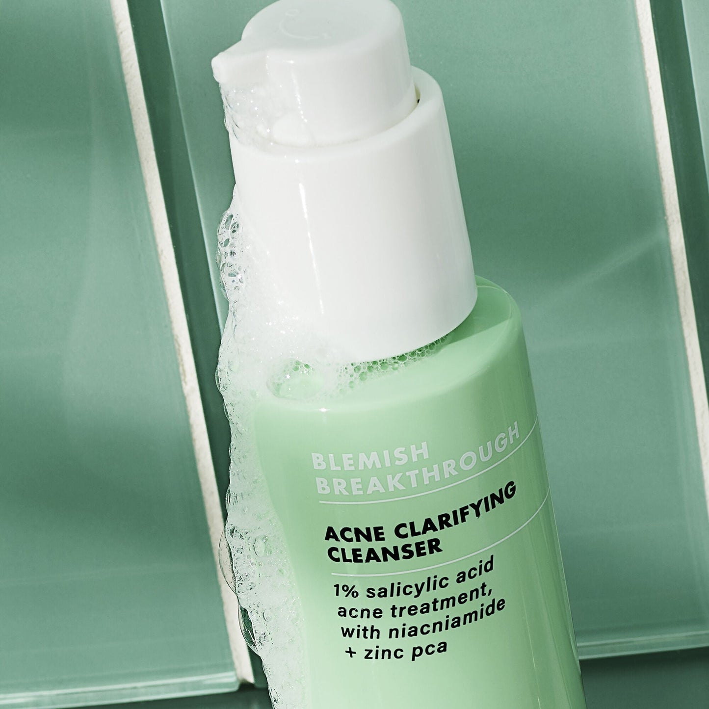 blemish-breakthrough-acne-clarifying-cleanser-h2 02_021622_SL_BT_Cleanser_Back_Lighter_0129_FStack_FINAL_IGF_V2_eb5b7c7b-2de7-4b4a-8d54-43ee3b07523f.jpg
