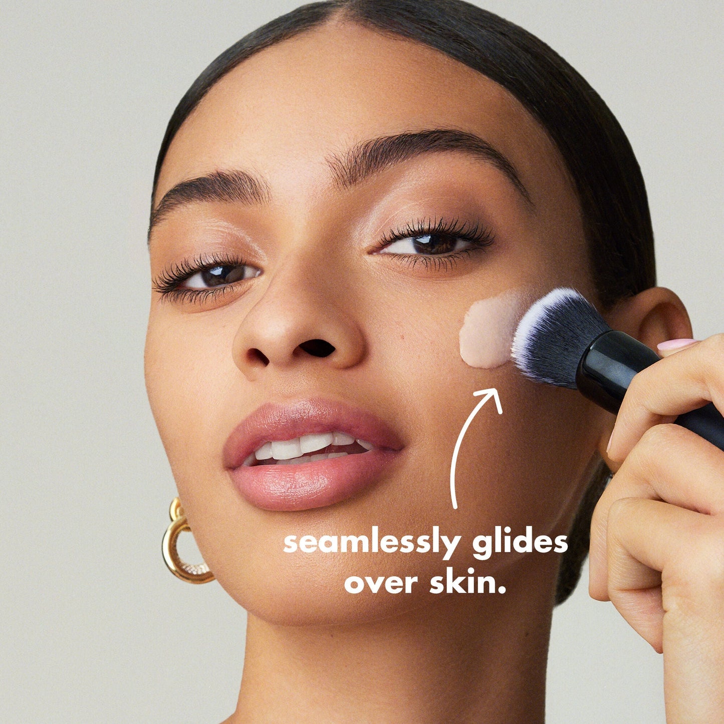 liquid-poreless-putty-primer-c8 0326_EDU_LiquidPorelessPuttyPrimer_Model.jpg