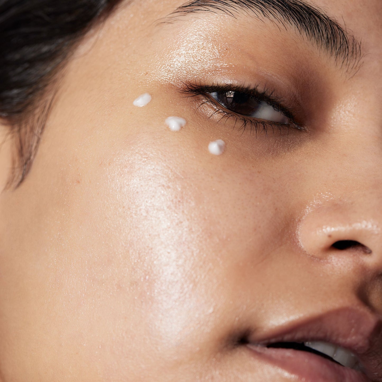 holy-hydration-eye-cream-k4 040822_Model_HH-EyeCream_116_RT1-V1_IGF_3f5819bb-8440-48d0-943c-ab2a2612d116.jpg