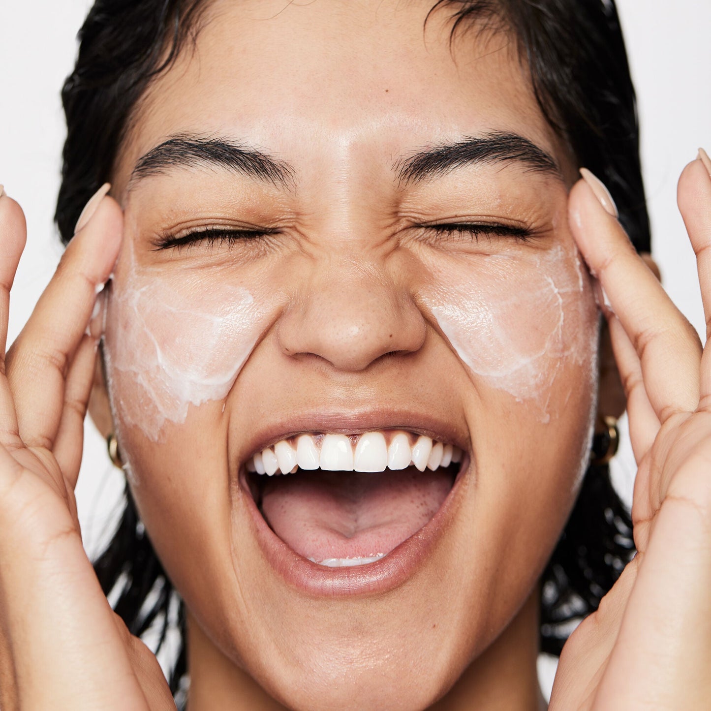 pure-skin-moisturizer-v1 040822_Model_Pure-Moisturizer_200_RT2-V1_RGB040822_Model_Pure-Moisturizer_200_RT2-V1_V1_IGF.jpg
