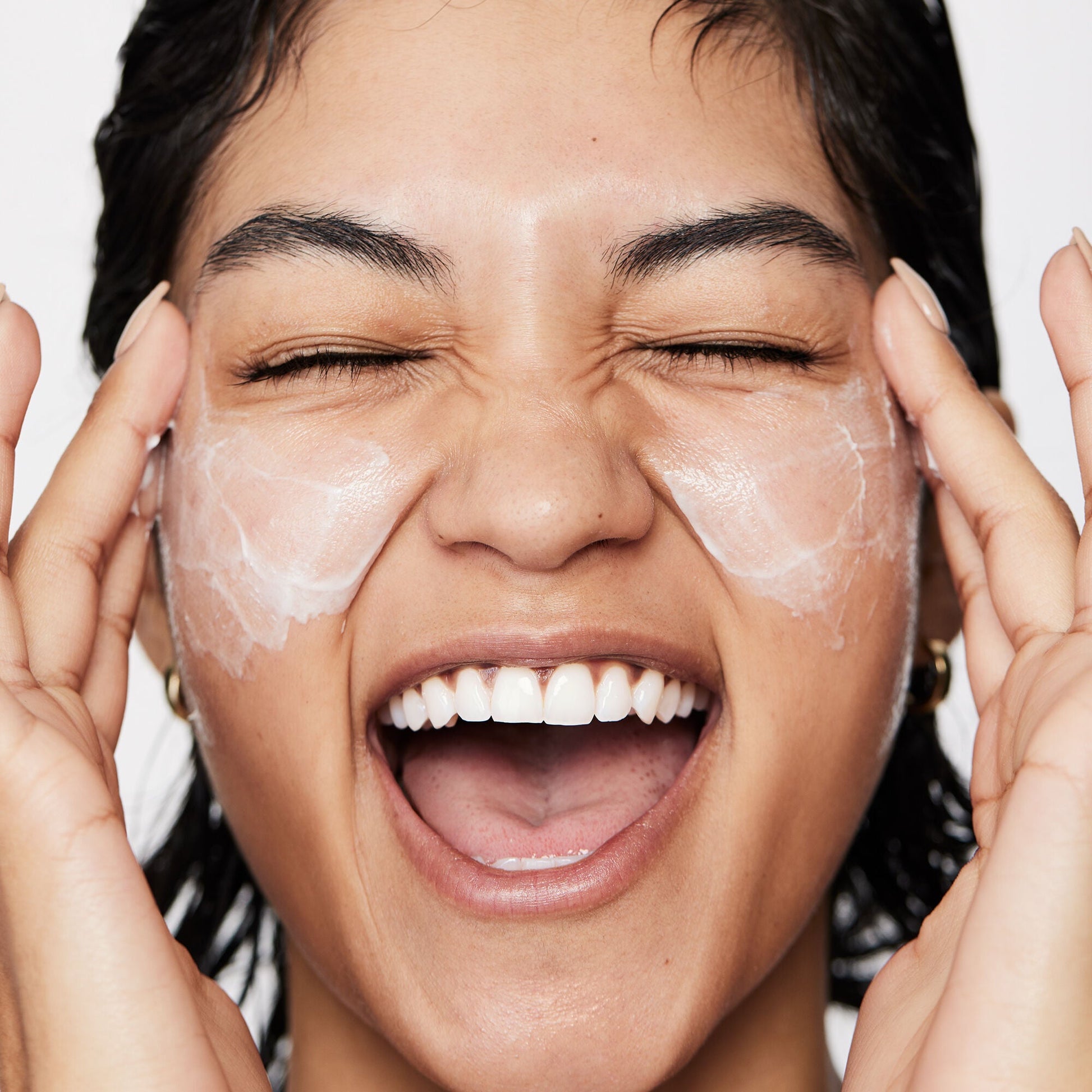 pure-skin-moisturizer-v1 040822_Model_Pure-Moisturizer_200_RT2-V1_RGB040822_Model_Pure-Moisturizer_200_RT2-V1_V1_IGF.jpg