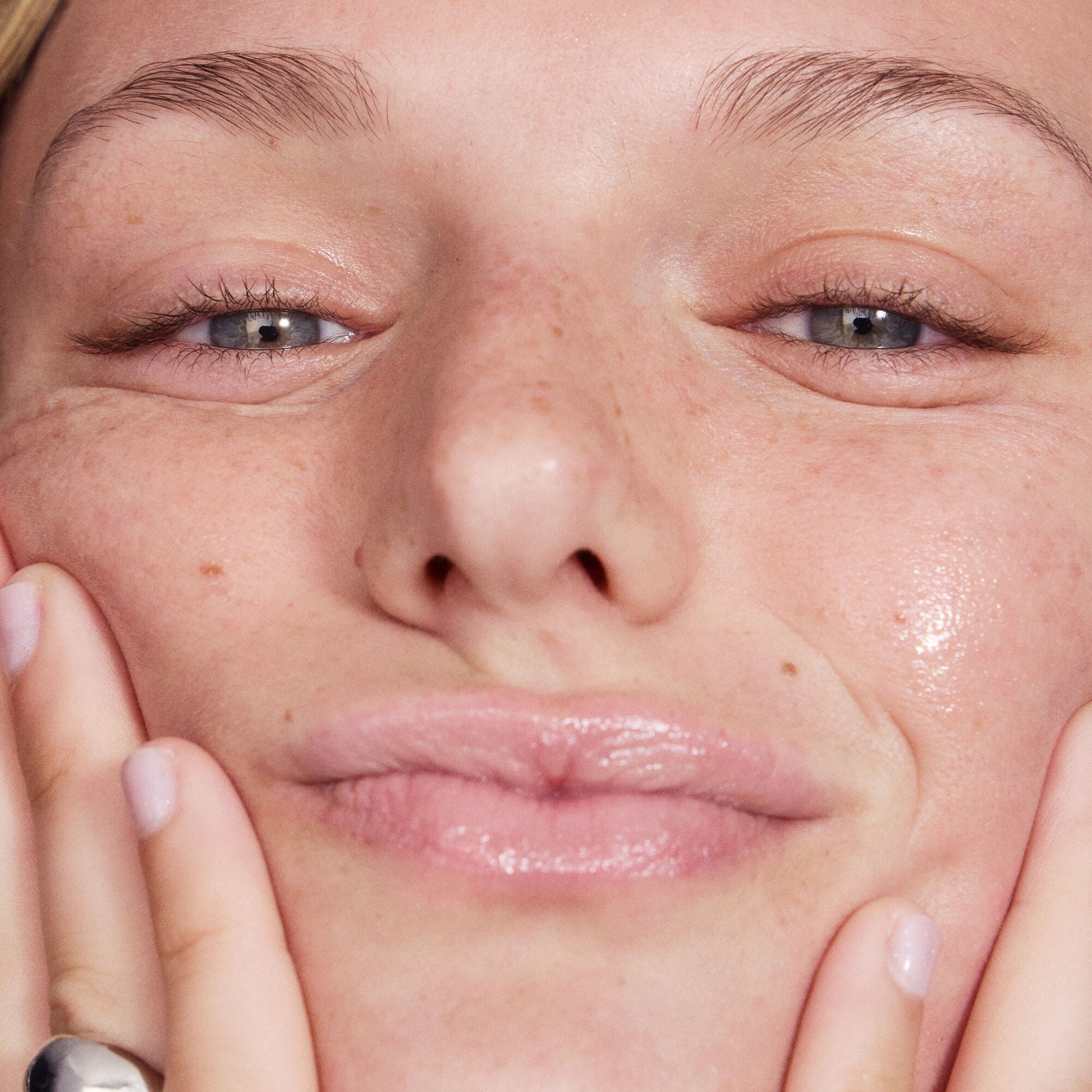 thirst-burst-pore-fecting-toner-e1 042125_SKIN_TBT_Madison_ModelApp_1086_RGB_IGF.jpg