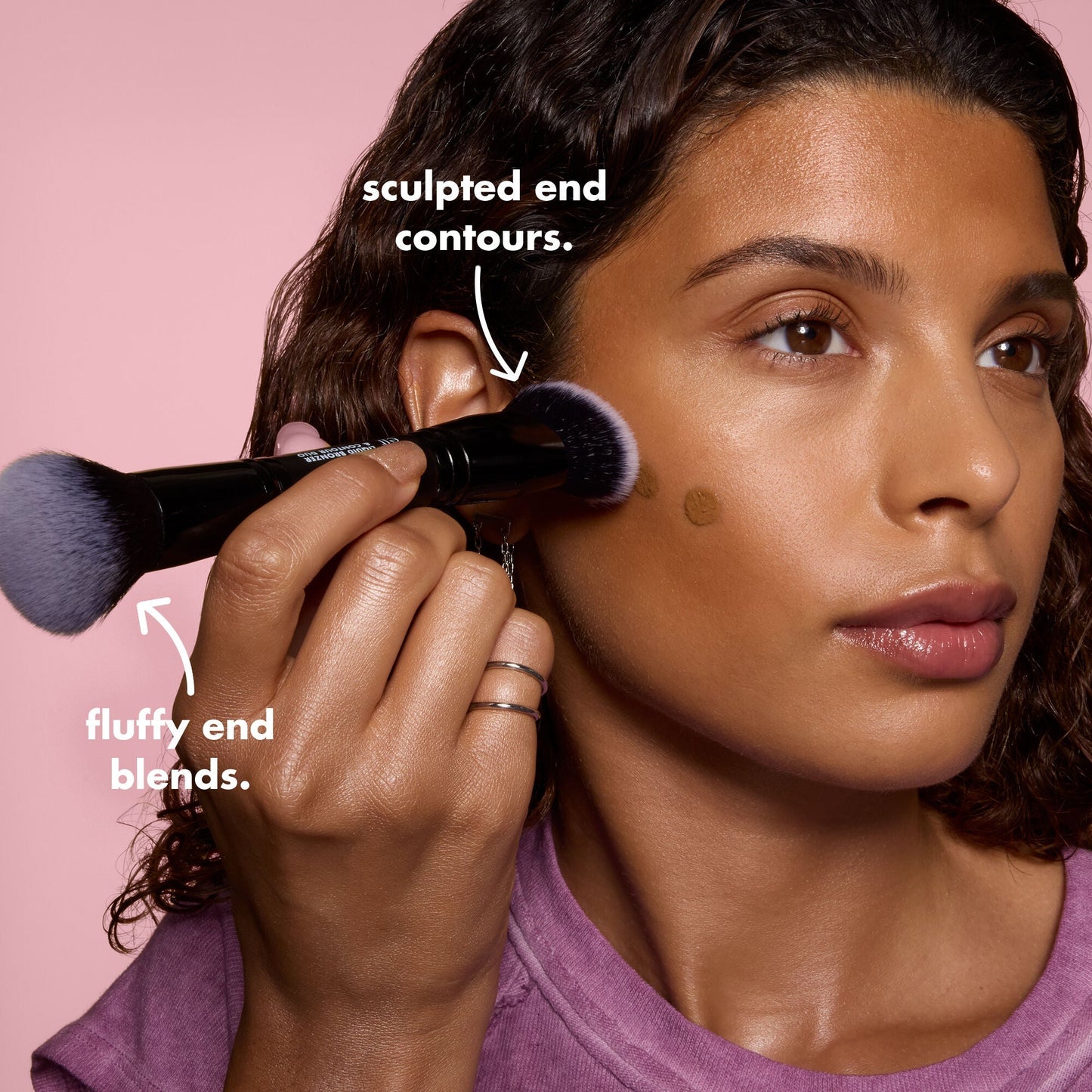 liquid-bronzer-and-contour-duo-brush-q7 0426_EDU_LiquidBronzer_ContourDuoBrush_BenefitModel.jpg
