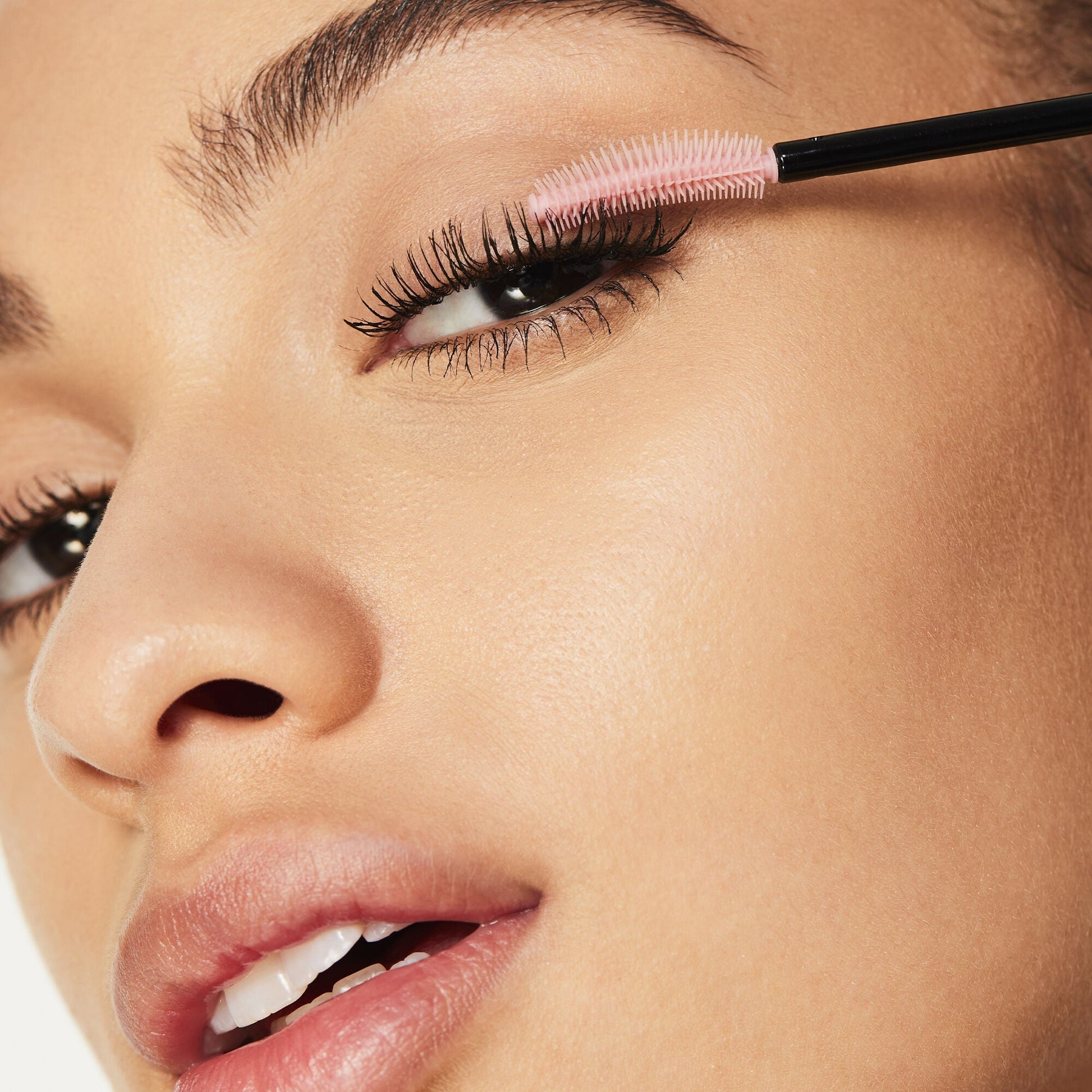lash-n-roll-mascara-j9 052322_Adriana_LashRoll-After-Black_069_IGF_V2.jpg