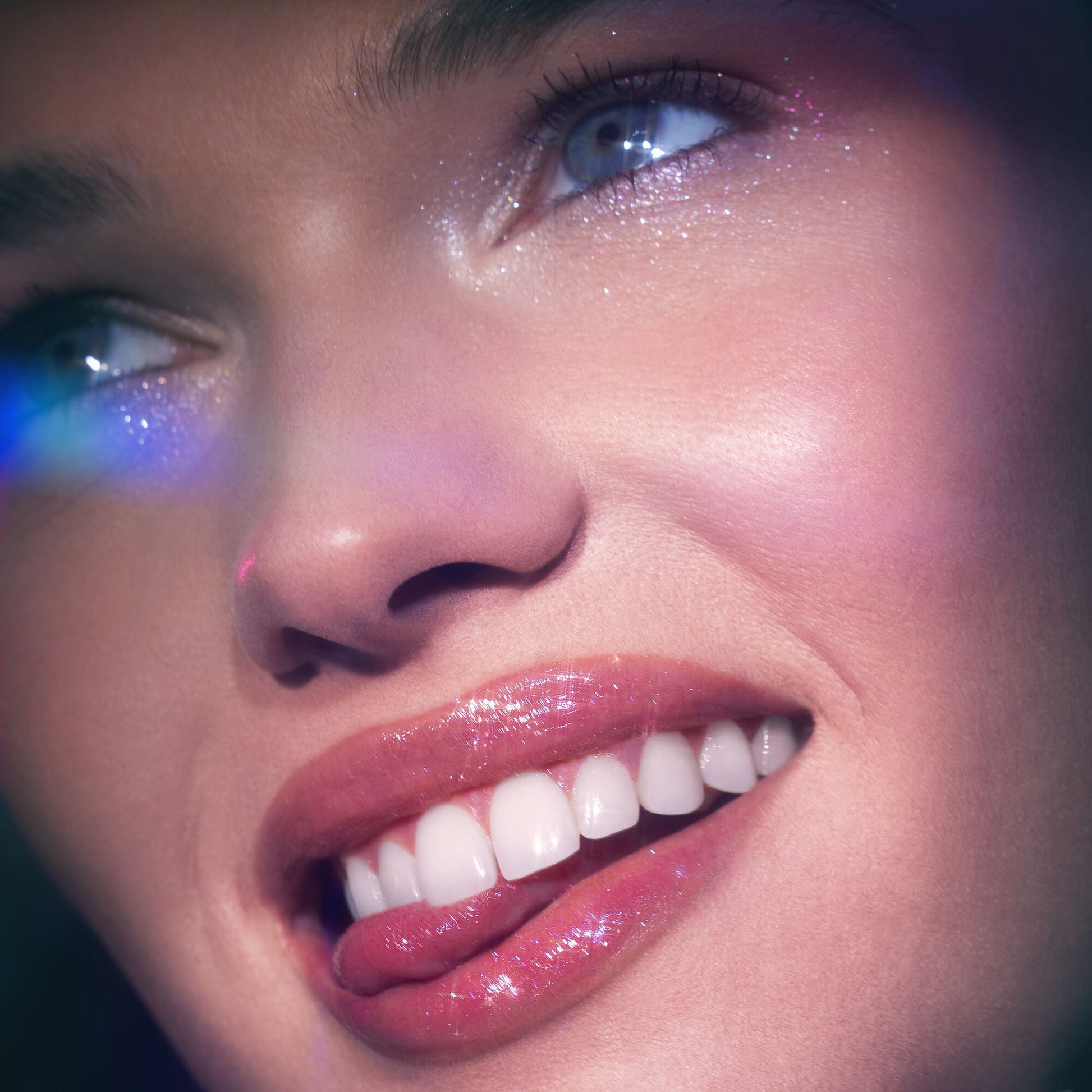 glow-reviver-lip-oil-glimmer-v0 053124_Lily_LipOil_OFace_FineAsFleck_0315_v4_RGB_IGF.jpg