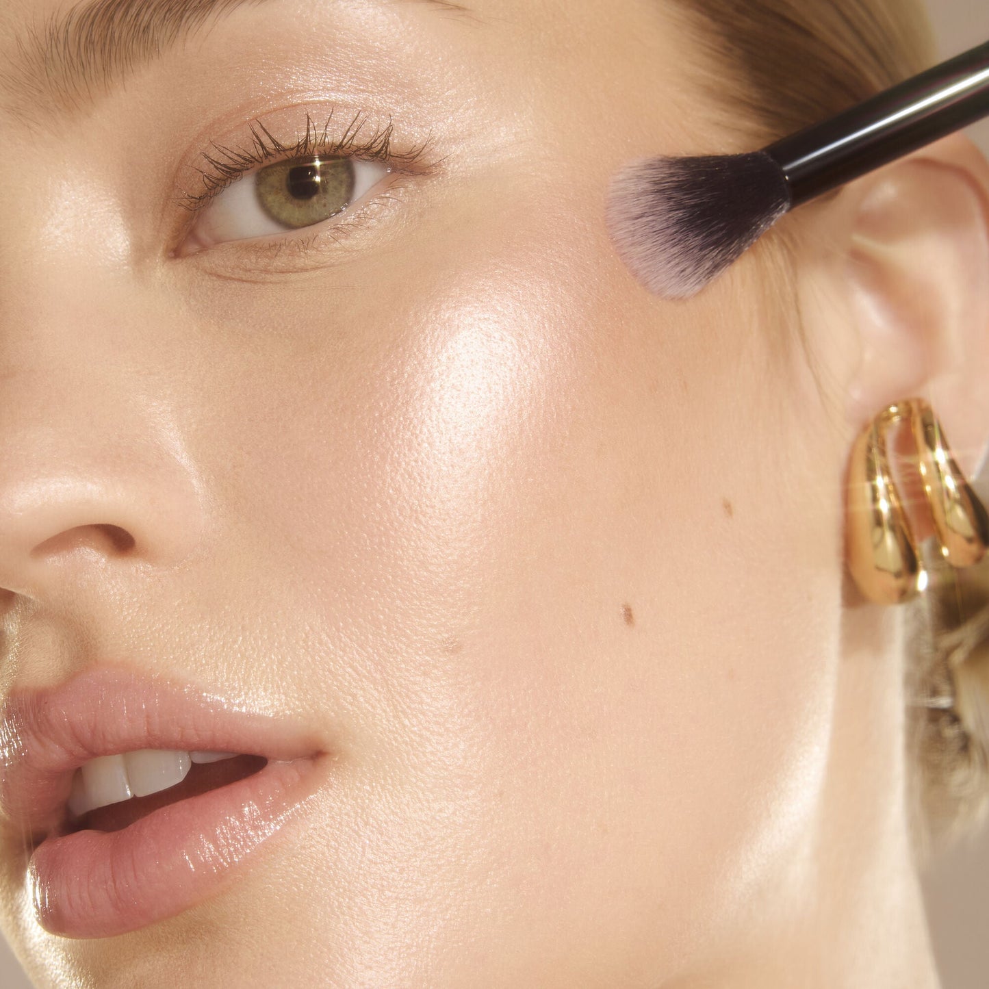 high-points-highlighter-brush-g5 060325_Genevieve_HGPH_Brush_2467_v2_RGB_IGF.jpg