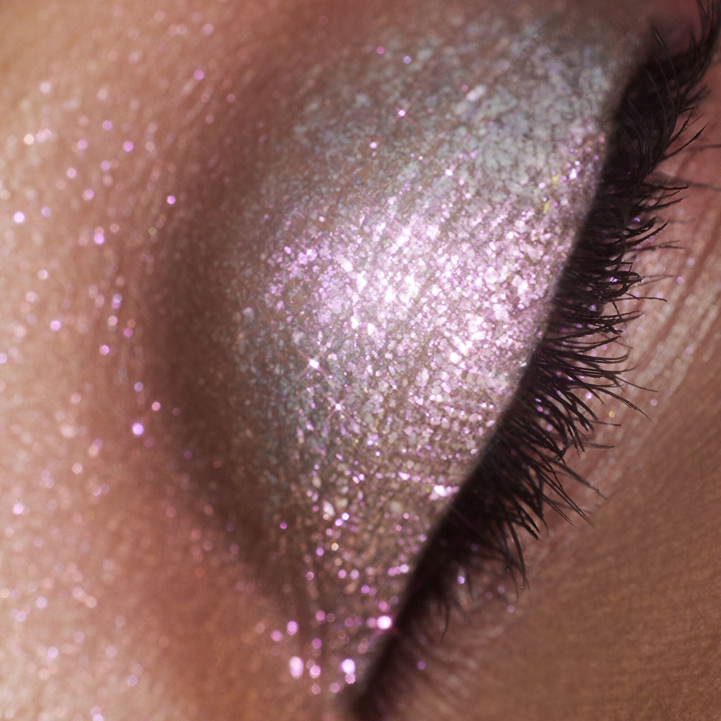 duochrome-liquid-eyeshadow-h0 061223_Chi_SparkPink_0022_FINAL_RGB_IGF.jpg