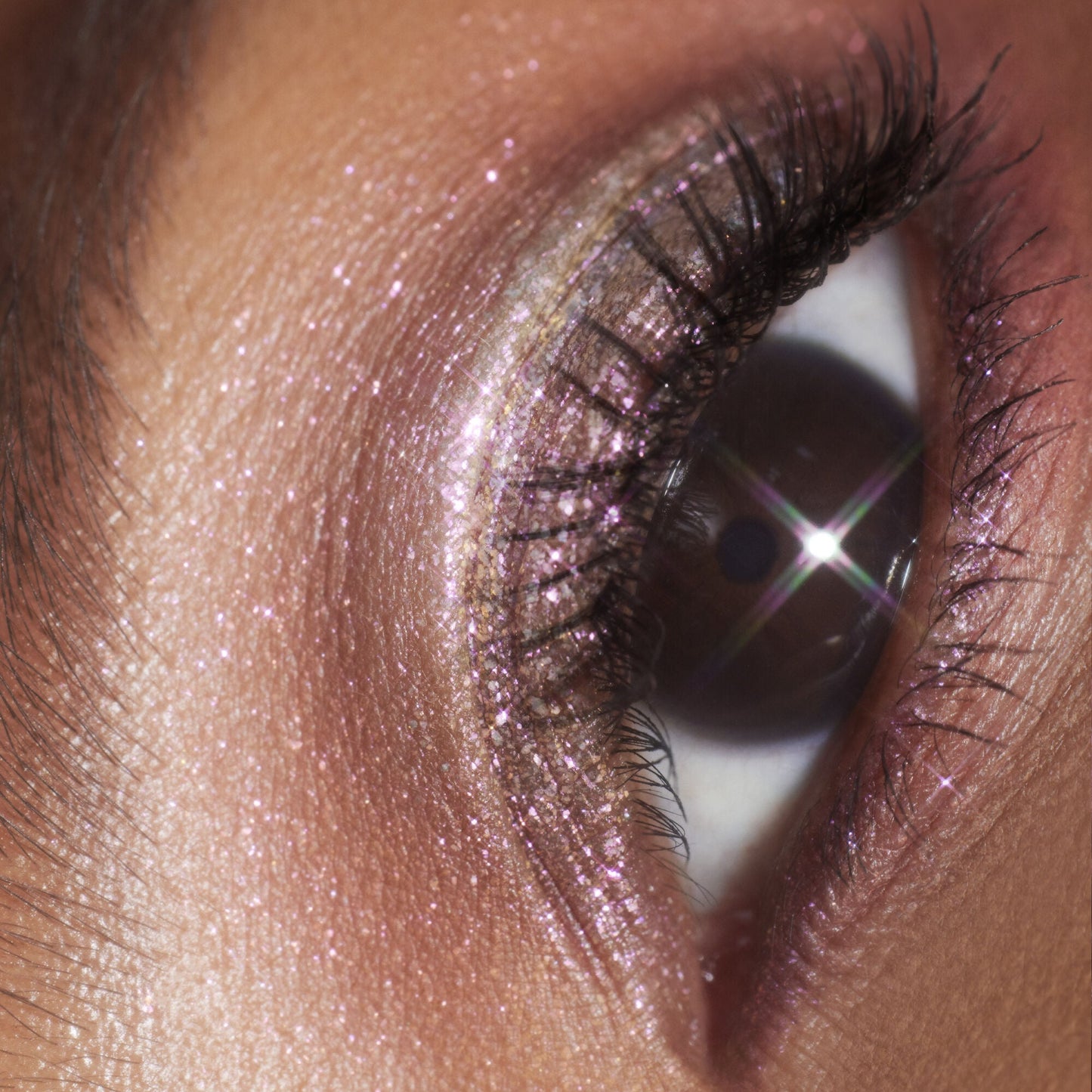 duochrome-liquid-eyeshadow-h0 061223_Chi_SparkPink_0023_FINAL_RGB_IGF.jpg