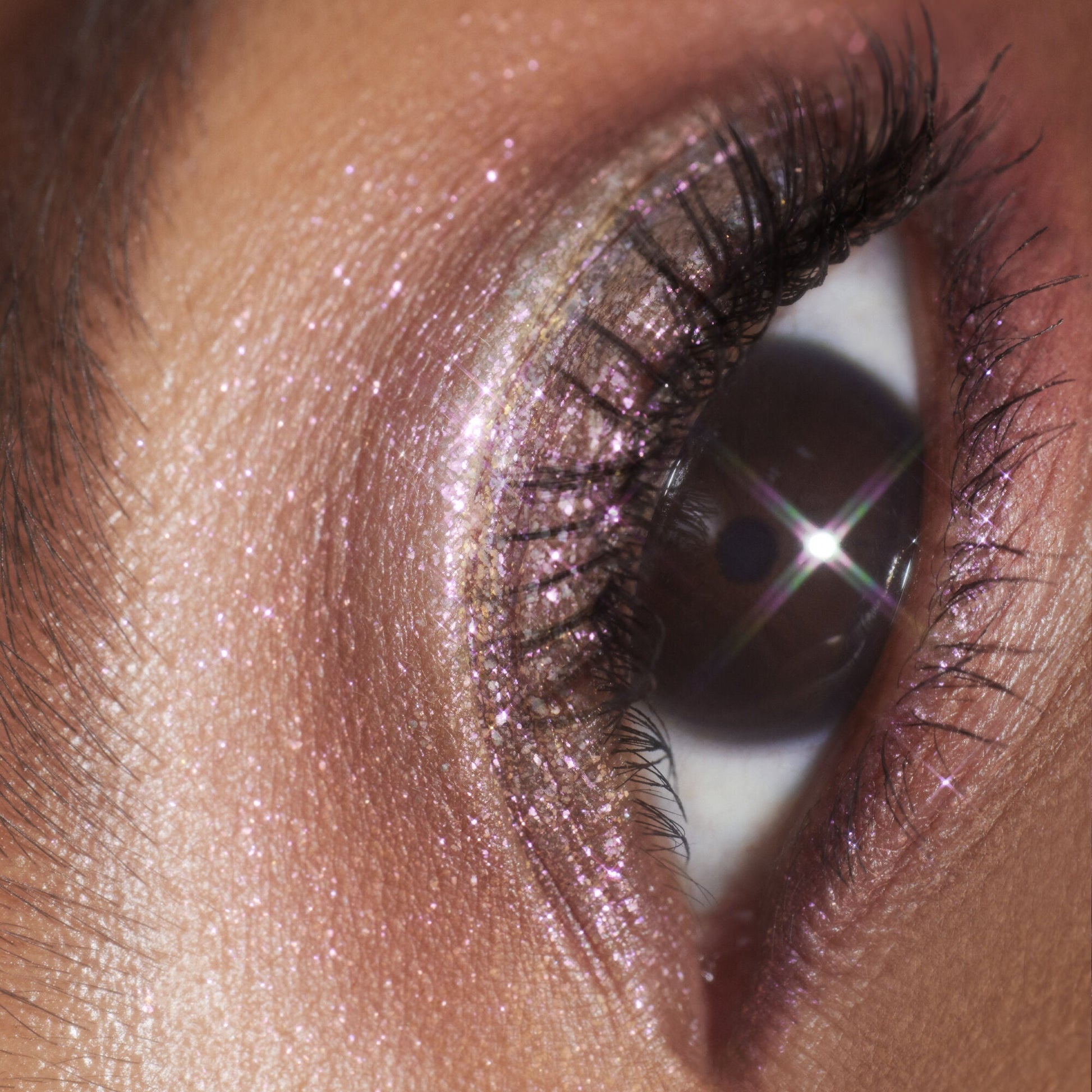 duochrome-liquid-eyeshadow-h0 061223_Chi_SparkPink_0023_FINAL_RGB_IGF.jpg