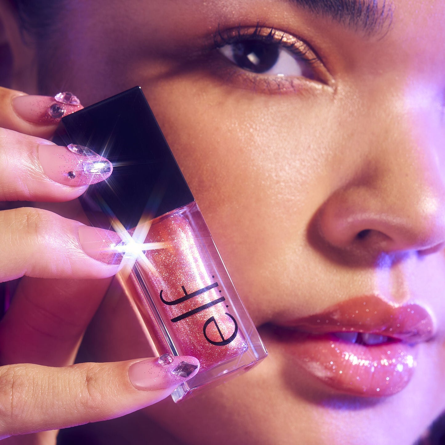 glow-reviver-plumping-lip-oil-k4 072225_Breanna_LipPlump_0391_2000x2000_0613e084-a418-44f9-b40d-c461b7a4b6db.jpg