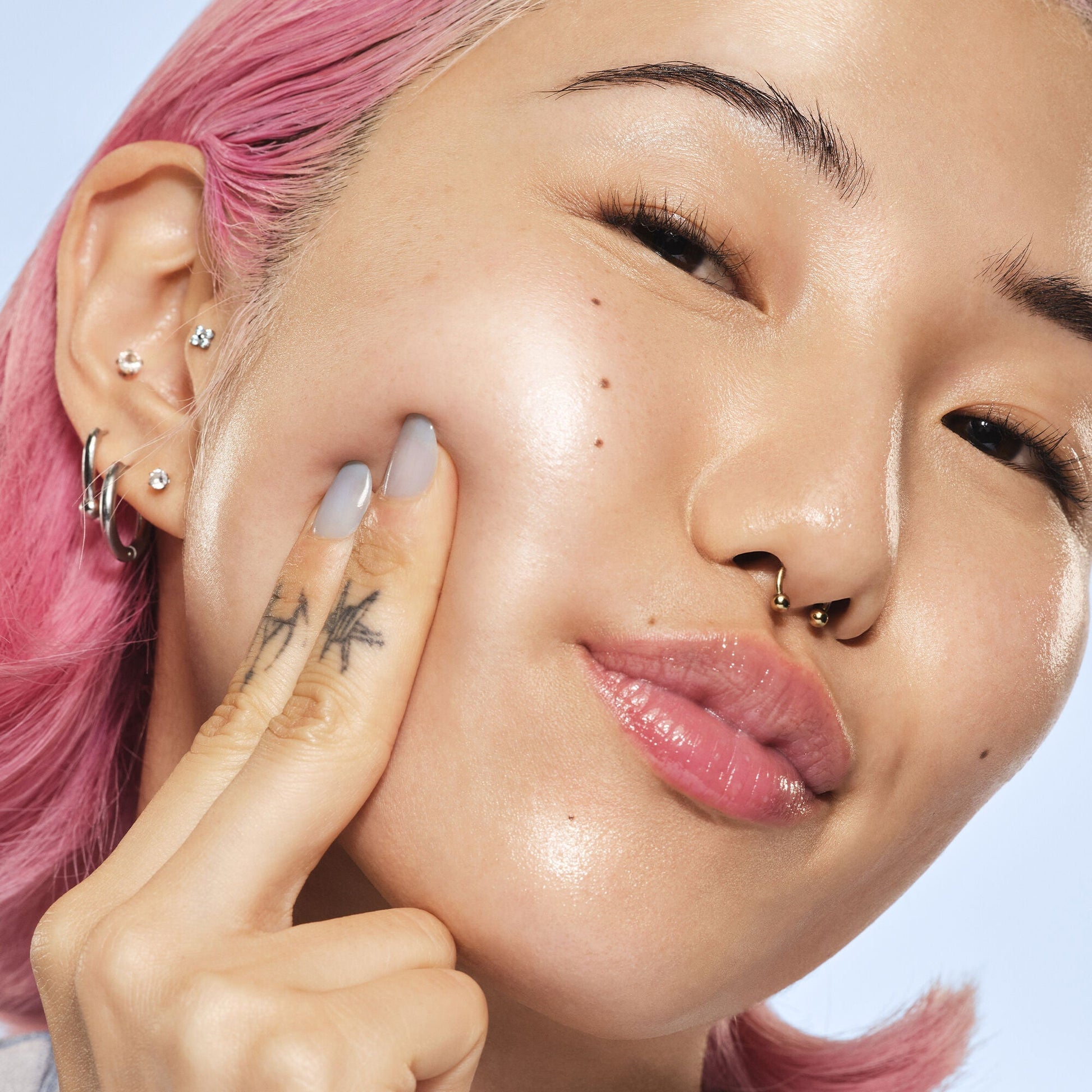 glass-slick-serum-stick-o0 102225_SKIN_Michelle_Editorial_015_w4QC_RGB_IGF_42f2efa3-c76d-440b-9883-58026346f35b.jpg