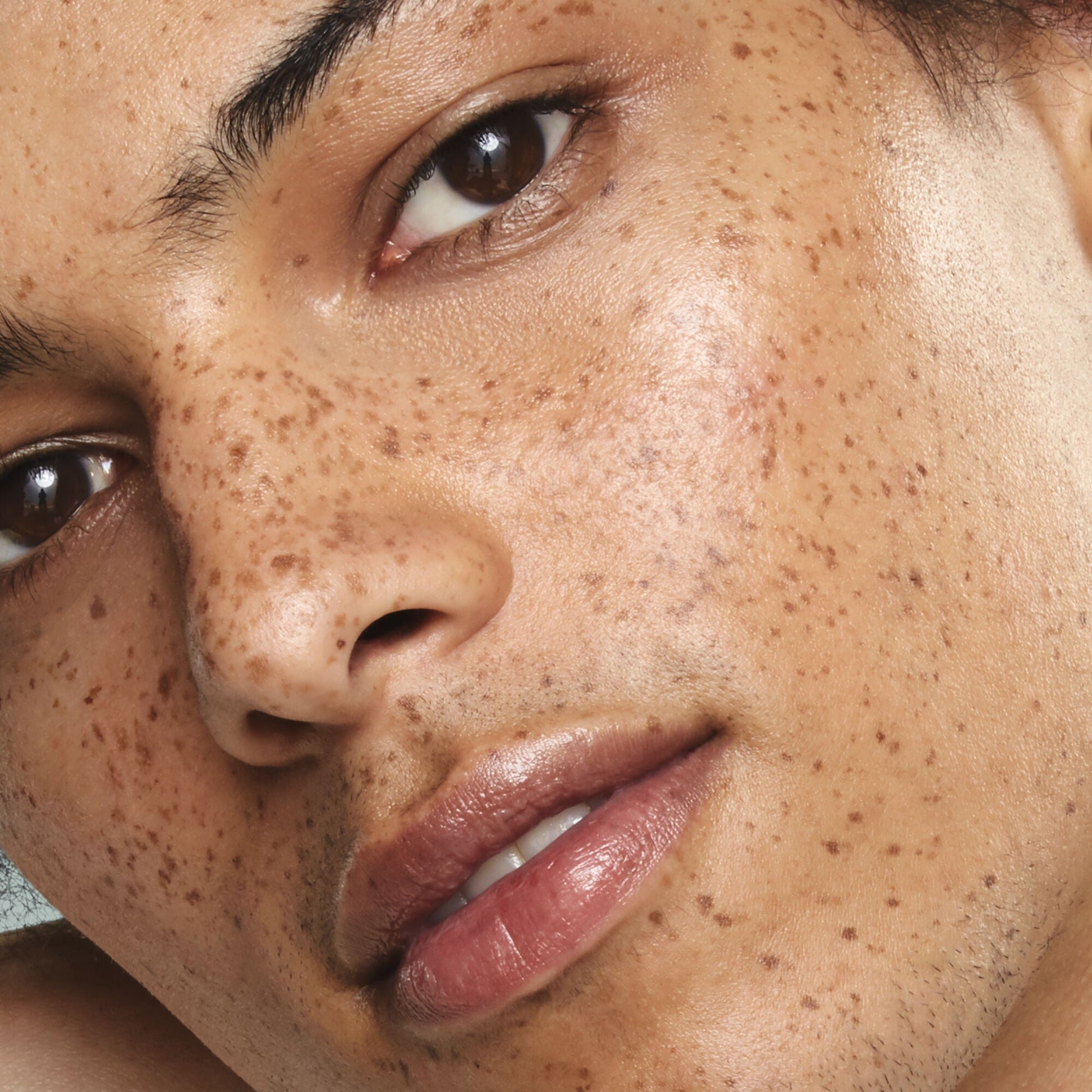 holy-hydration-face-cream-spf-30-u7 11112019_012021_Danny_HHydrationApp_044_IGF.jpg