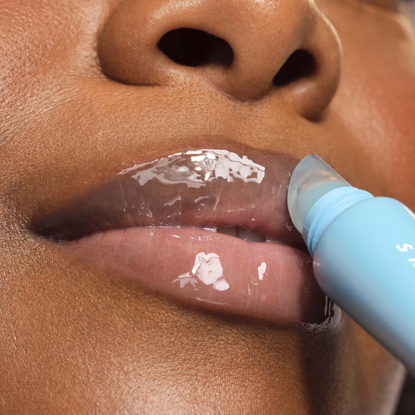 thirst-burst-lip-treatment-i5 57069_SKIN_Enga_Hibiscus_Macro_033_w3QC_RGB_2000x2000_fd68b6a3-ae05-431e-bbc0-31407d9fed44.jpg