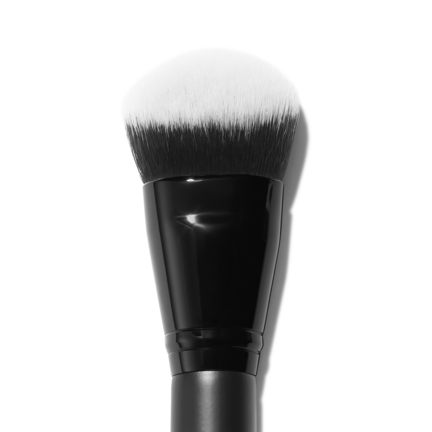 smooth-swipe-foundation-brush-i1 81456_Detail_R.png