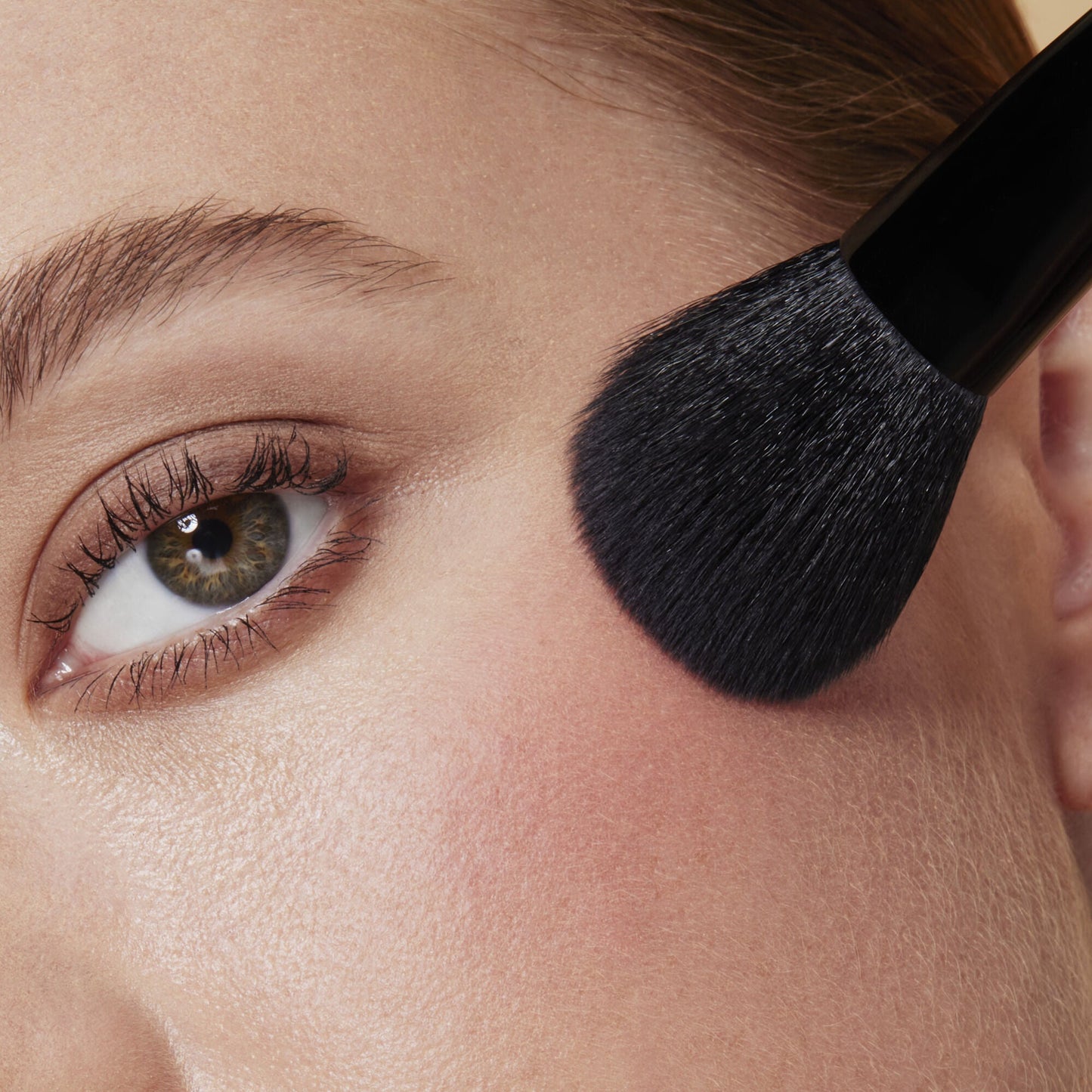 full-face-and-eye-makeup-brush-set-with-travel-case-p4 84674_FULL_FACE_EYE_BRUSH_SET_BLUSH_BRUSH_CARI_0086.jpg