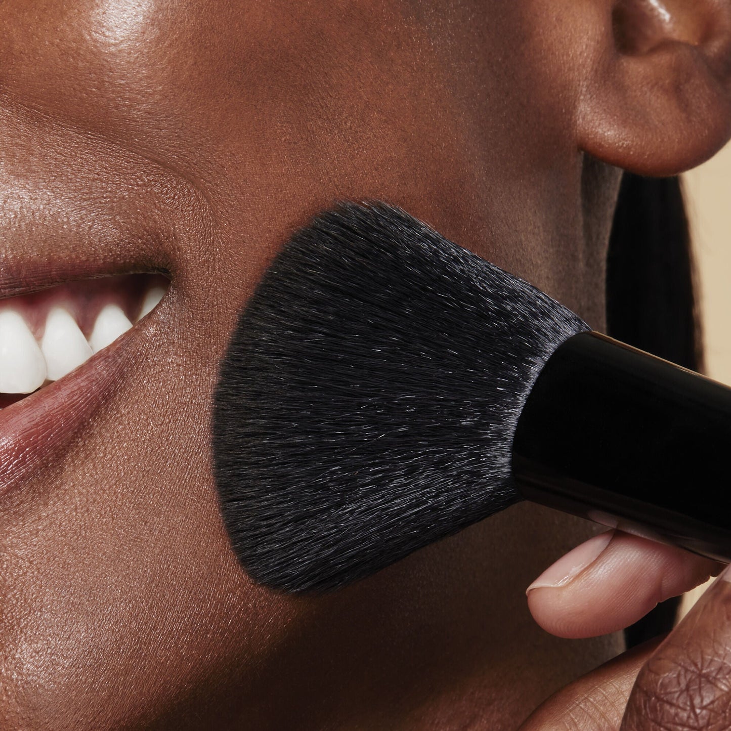 full-face-and-eye-makeup-brush-set-with-travel-case-p4 84674_FULL_FACE_EYE_BRUSH_SET_POWDER_BRUSH_DJ_0118.jpg