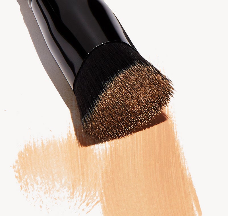 triangular-buffing-foundation-brush-p4 shot.jpg